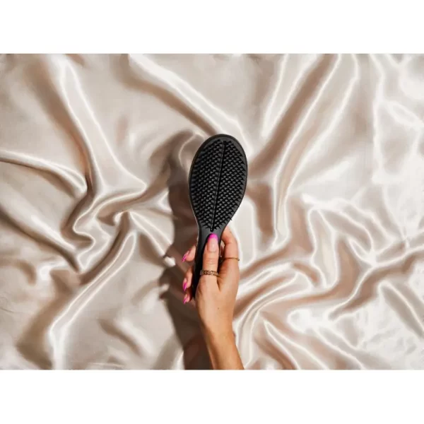 plauku-sepetys-tangle-teezer-wet-detangler-the-ultimate-styler-jet-black-tt31066-juodos-spalvos Tangle Teezer plaukų šepetys "Wet Detangler The Ultimate Styler Jet Black"