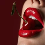 Kaip išgauti Cherry Lips efektą: išsamus gidas į jaunatviškas ir sultingas lūpas