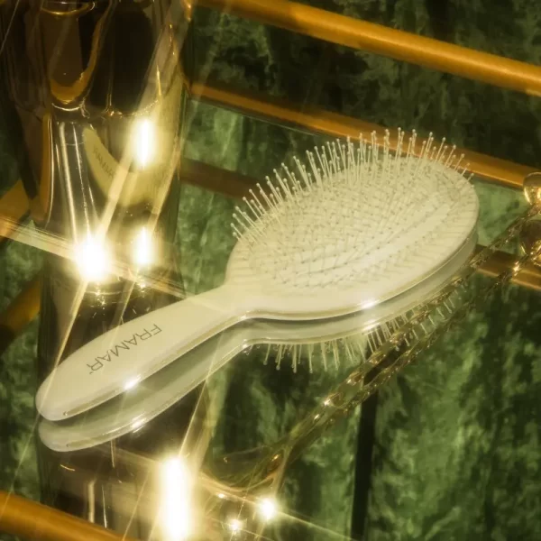 sepetys-plaukams-framar-extra-dirty-detangle-brush-happy-hour-fra31098 (2) Šepetys plaukams Framar Extra Dirty Detangle Brush Happy Hour (su dėžute)